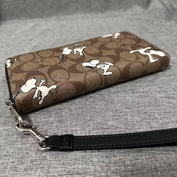 NEW COACH PEANUTS Round Zip Long Wallet Snoopy Black Round Zipper - Picture 5 of 9